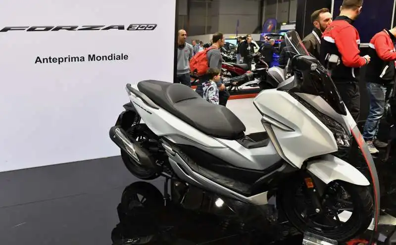 anteprima mondiale  honda forza 300