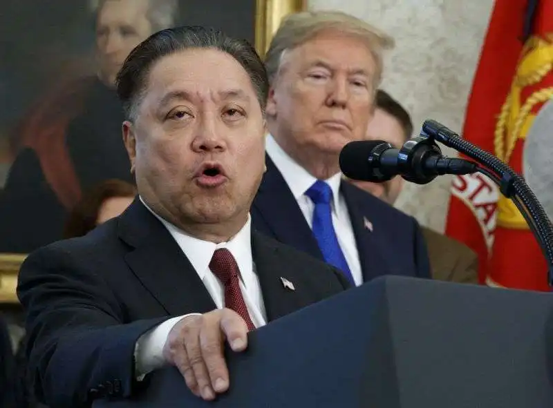 donald trump con il ceo di broadcom hock tan 