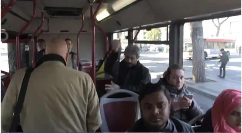 Fico va in autobus a Montecitorio