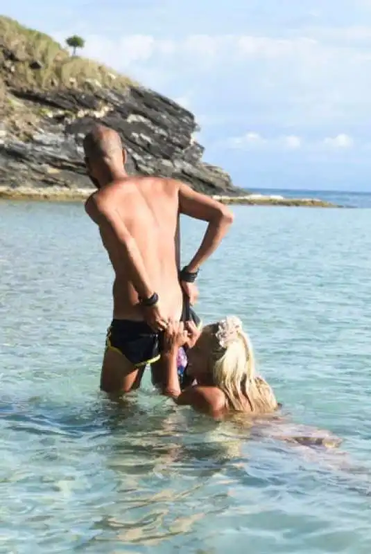 francesca cipriani nuda all isola dei famosi  5