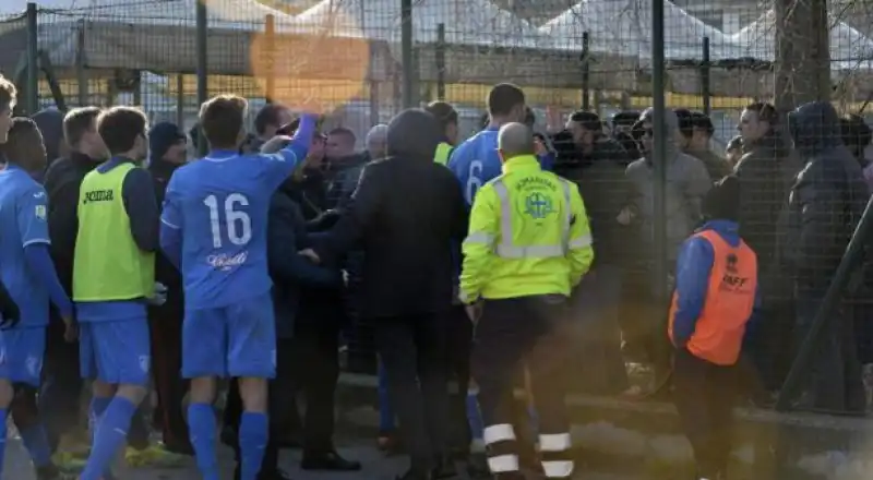 giocatori empoli e tifosi viola