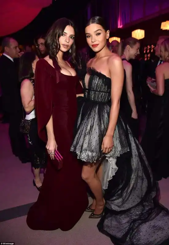 hailee steinfeld e emily