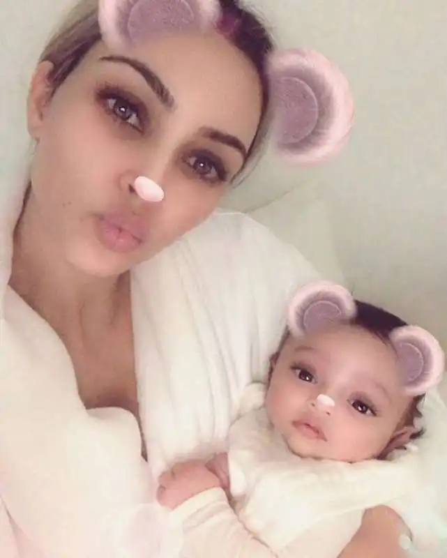 kim kardashian con la figlia chicago