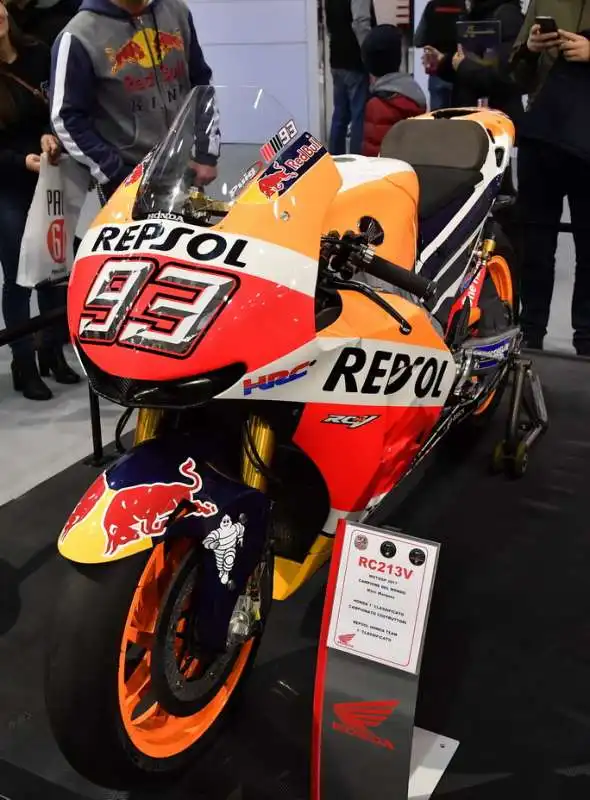 moto di marc marquez vincitrice del campionato mondiale  2017