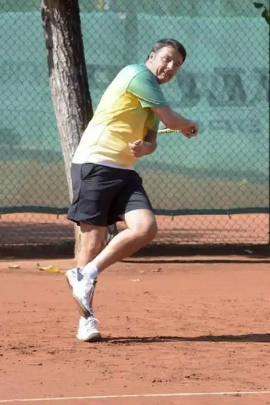 Renzi gioca a tennis