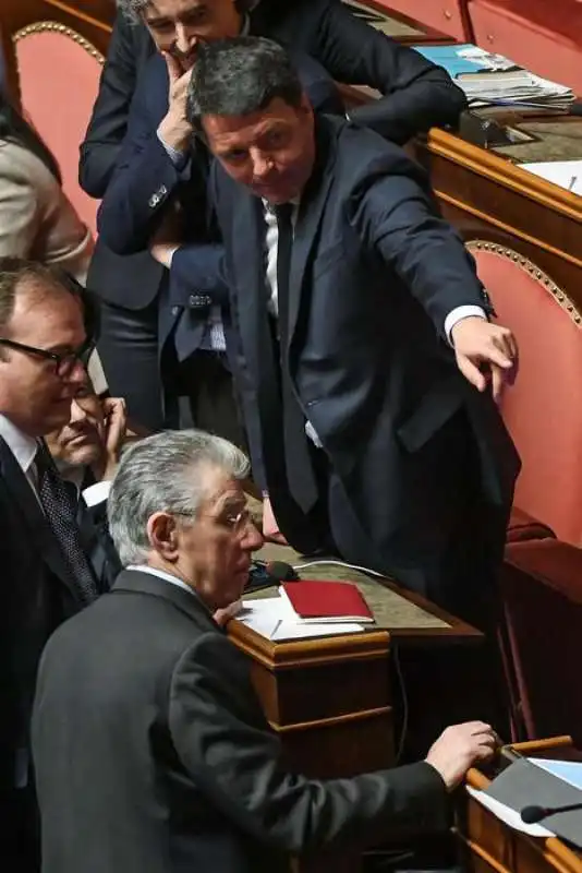 RENZI PRIMO GIORNO DA SENATORE CON CERNO E BOSSI