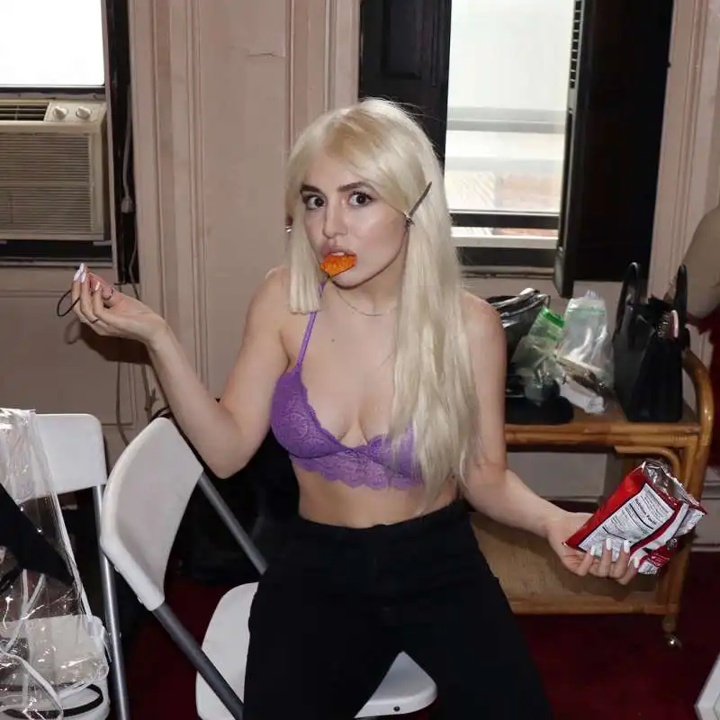 ava max 1