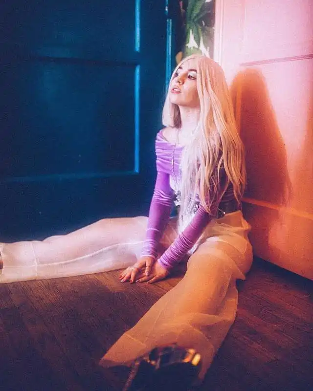 ava max 11