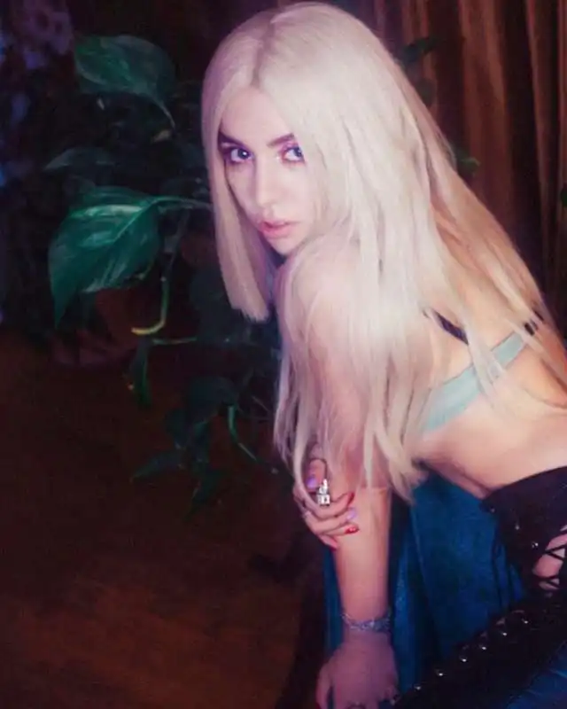 ava max 13