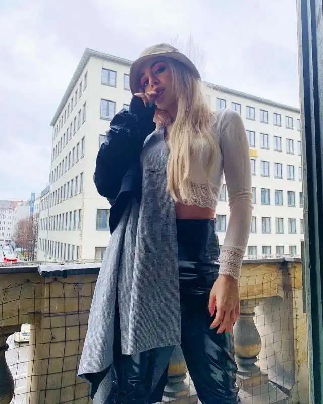 ava max 19