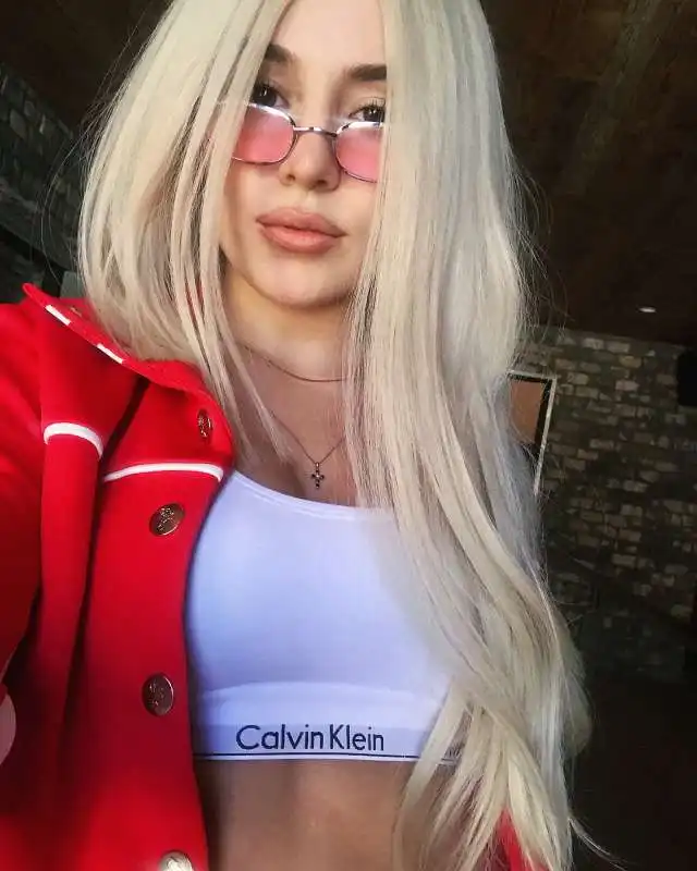 ava max 2