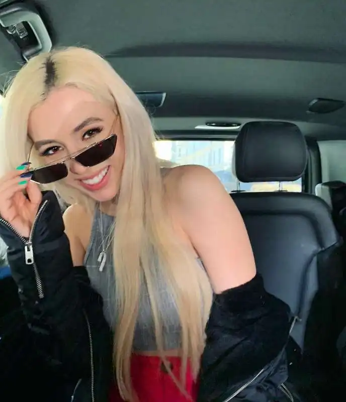 ava max 20