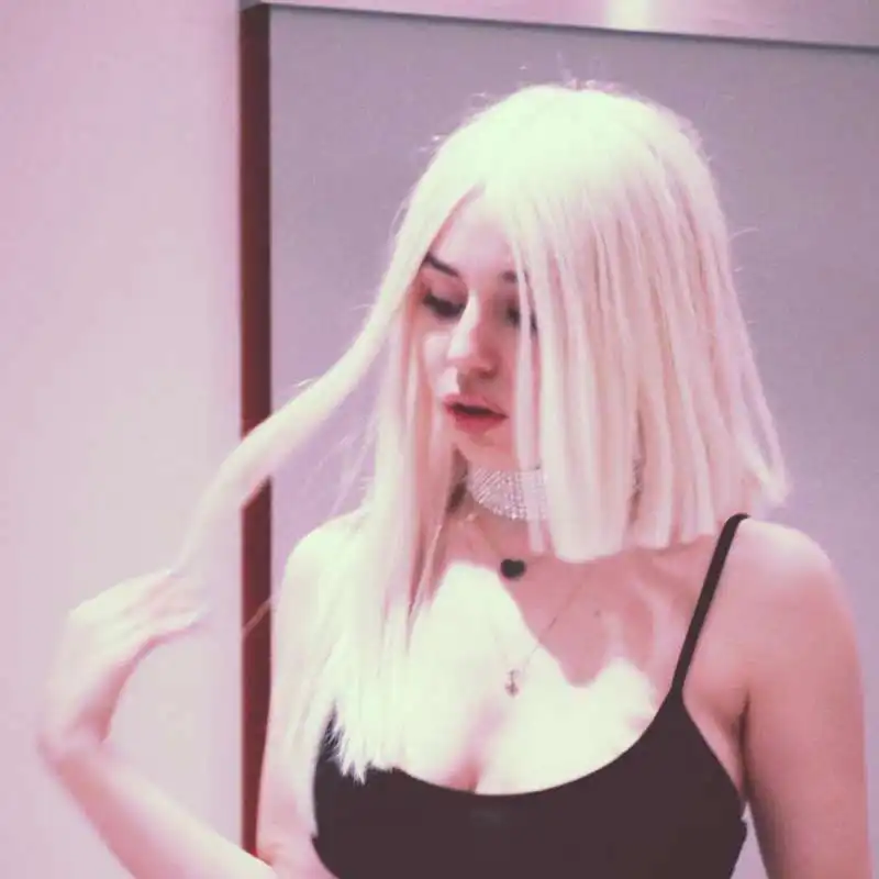 ava max 3