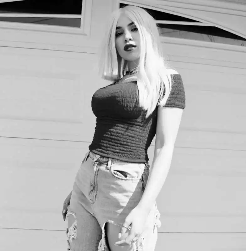 ava max 31