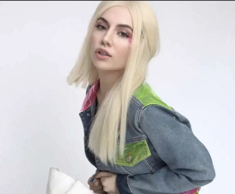 ava max 35