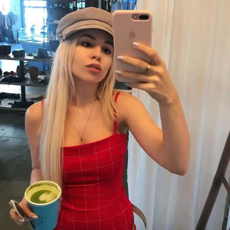 ava max 6