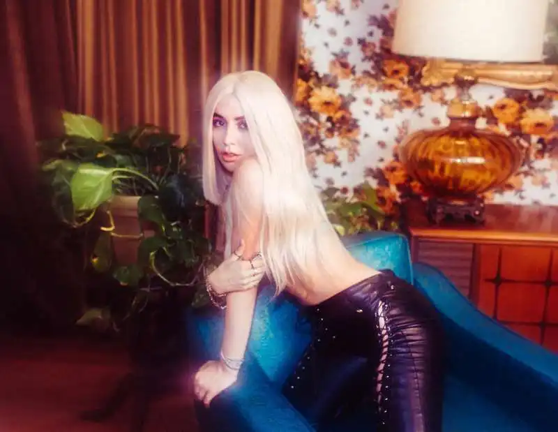 ava max 9