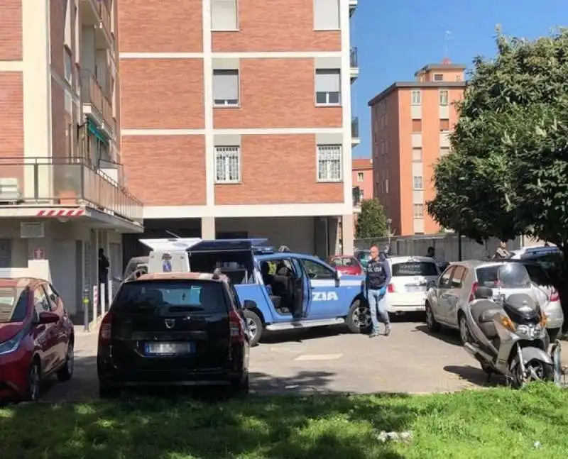 CADUTI DALL OTTAVO PIANO A BOLOGNA