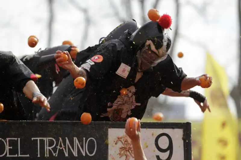 carnevale 2019 a ivrea   battaglia delle arance 12