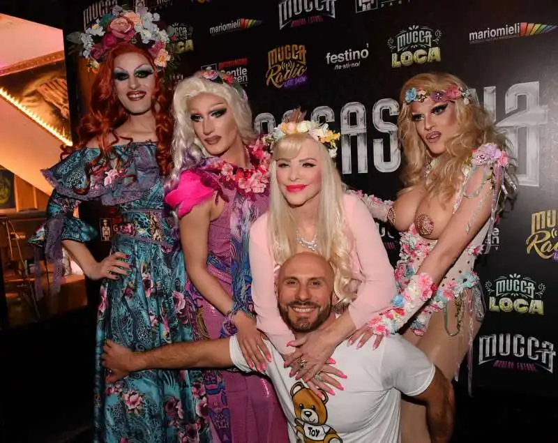 cicciolina con diego longobardi e le drag queen