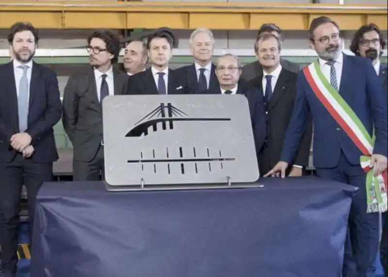 CONTE E TONINELLI A VALEGGIO SUL MINCIO CON GIUSEPPE BONO E IL LOGO DI FINCANTIERI INFRASTRUCTURES