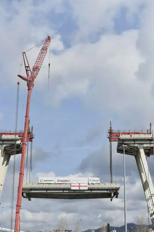 demolizione ponte morandi 10