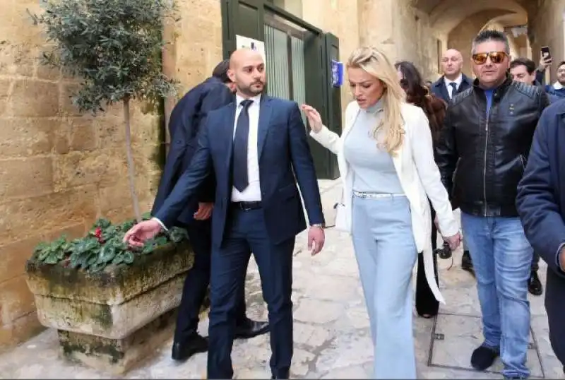 FRANCESCA PASCALE CON SILVIO BERLUSCONI A MATERA 