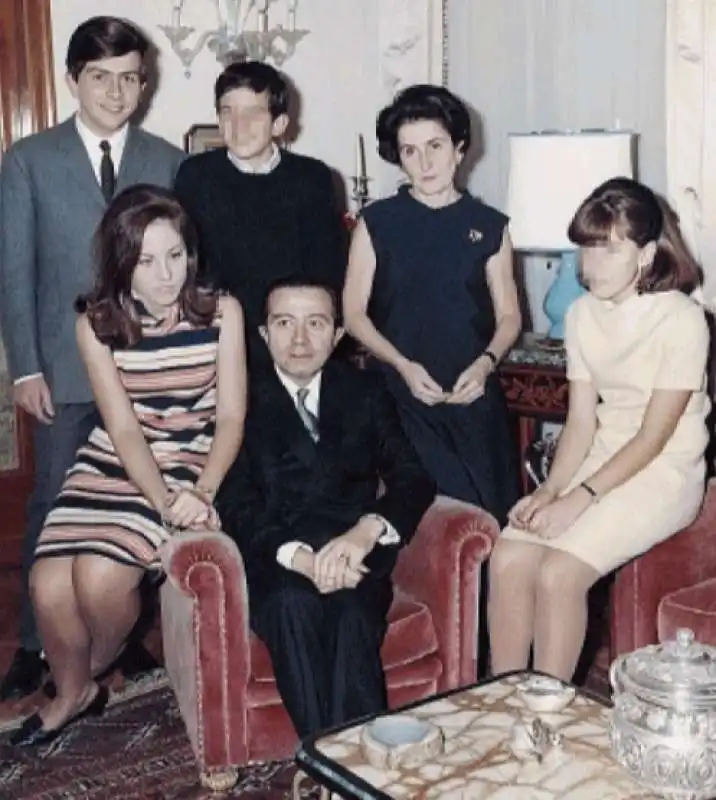 GIULIO ANDREOTTI CON LA MOGLIE LIVIA DANESE E I FIGLI SERENA STEFANO LAMBERTO E MARILENA