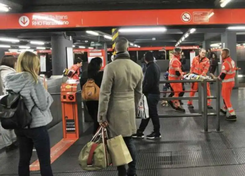 incidente metro milano 8