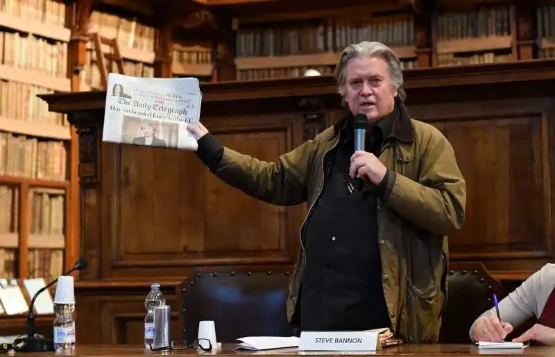 intervento di steve bannon (11)