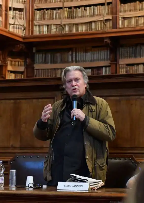 intervento di steve bannon (5)