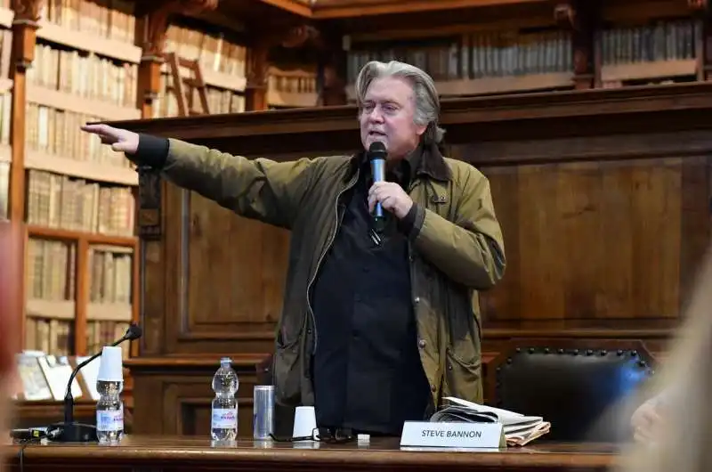 intervento di steve bannon (6)