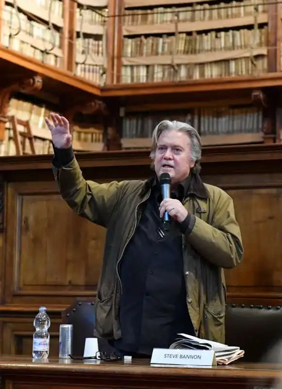 intervento di steve bannon (7)