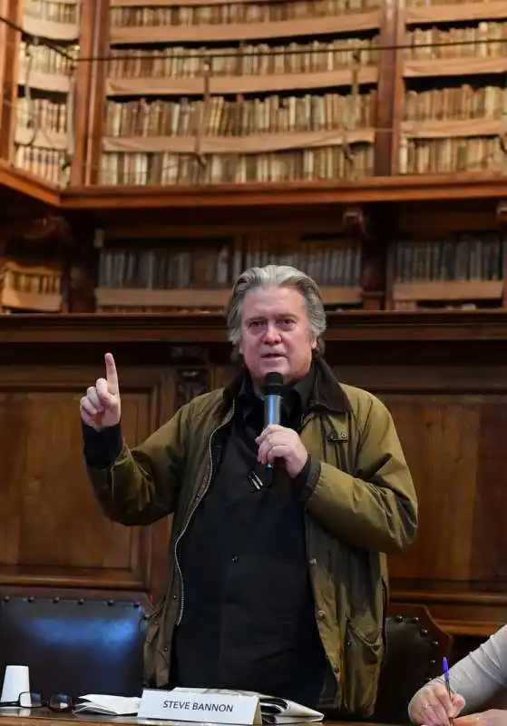 intervento di steve bannon (9)