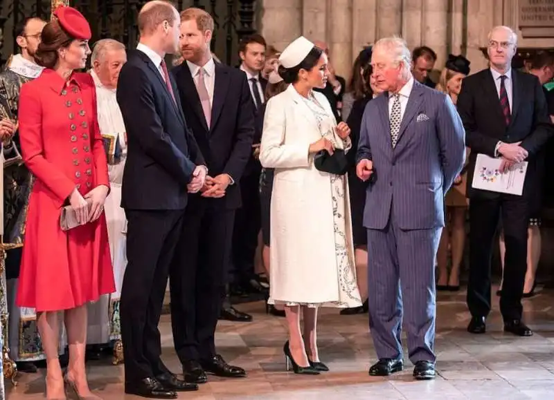 kate, william, harry, meghan e carlo