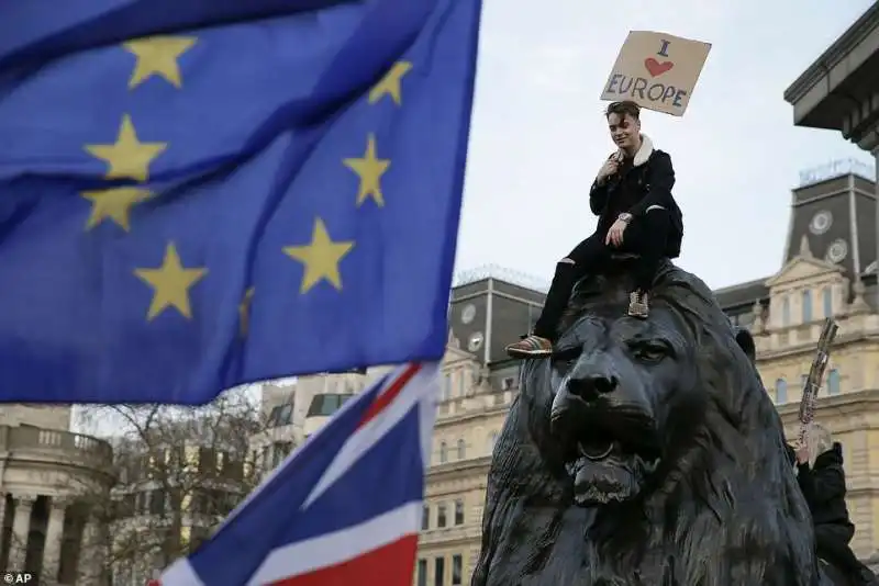 la marcia a londra dei remainers anti brexit  9