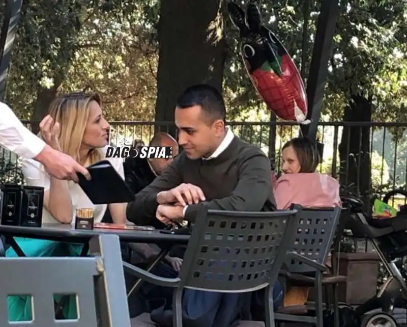 LUIGI DI MAIO CON VIRGINIA SABA A VILLA BORGHESE