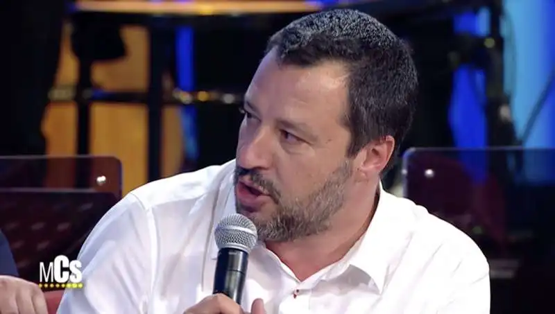 matteo salvini canta battisti al maurizio costanzo show 1