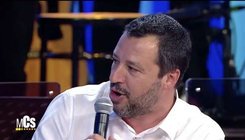 matteo salvini canta battisti al maurizio costanzo show