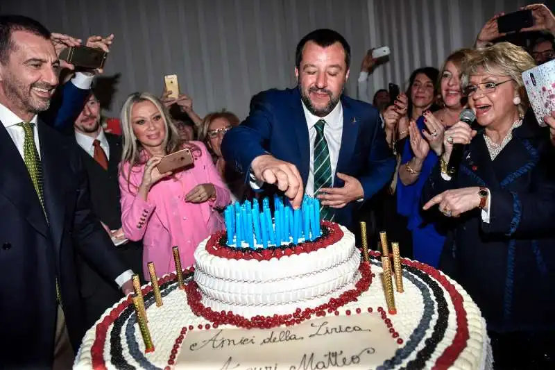 matteo salvini e il cocktail di compleanno alla festa degli amici della lirica  12