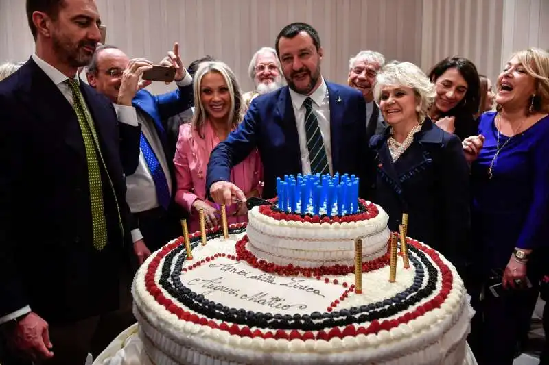 matteo salvini e il cocktail di compleanno alla festa degli amici della lirica  13