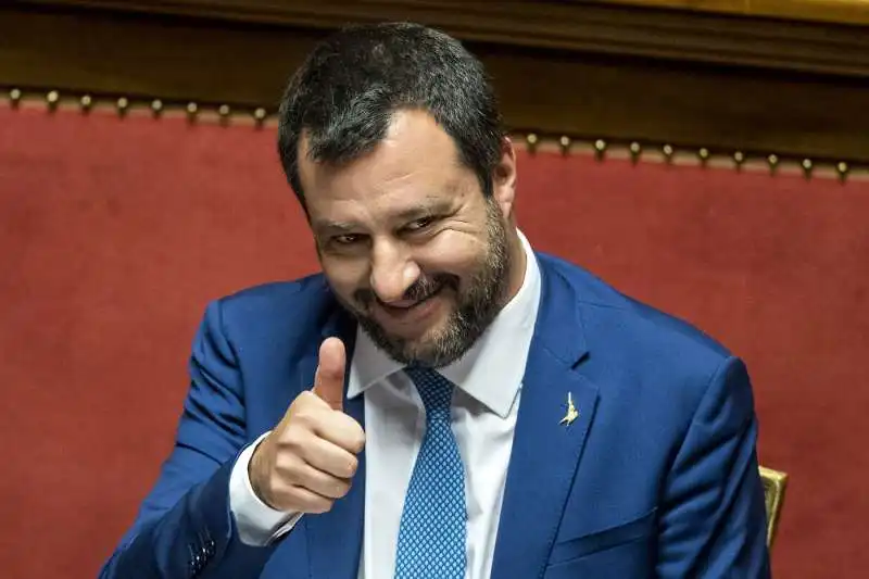 matteo salvini in senato per l'approvazione della legge sulla legittima difesa 5