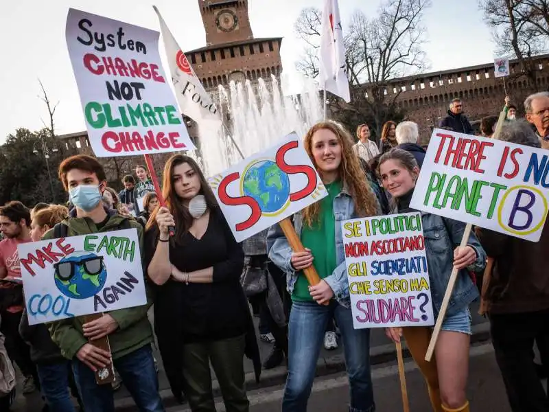 milano   corteo per l'ambiente   fridaysforfuture 12