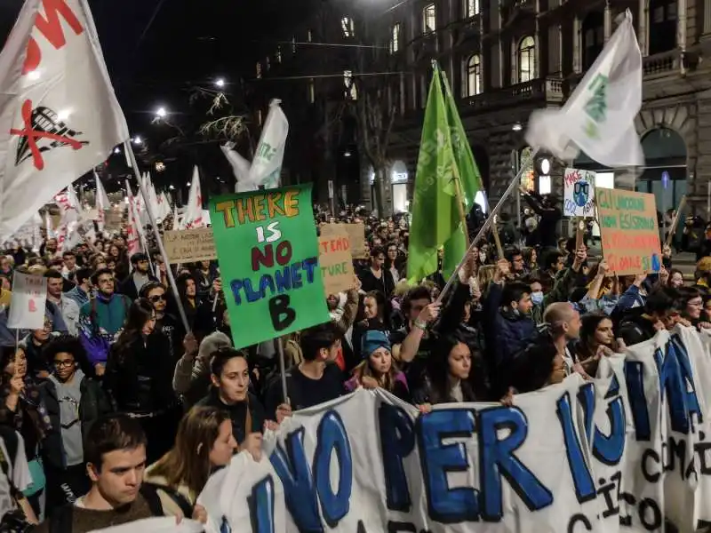 milano   corteo per l'ambiente   fridaysforfuture 27