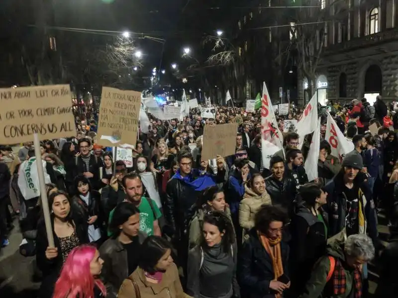 milano   corteo per l'ambiente   fridaysforfuture 3