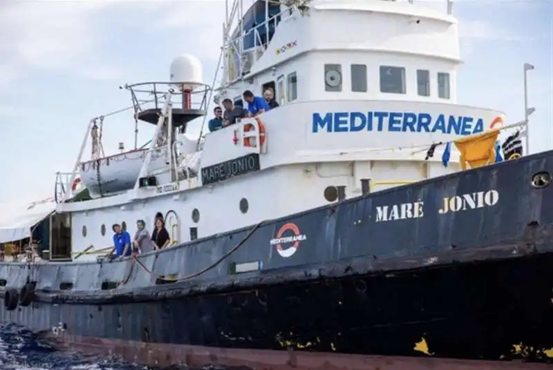 nave mare jonio della ong mediterranea 1