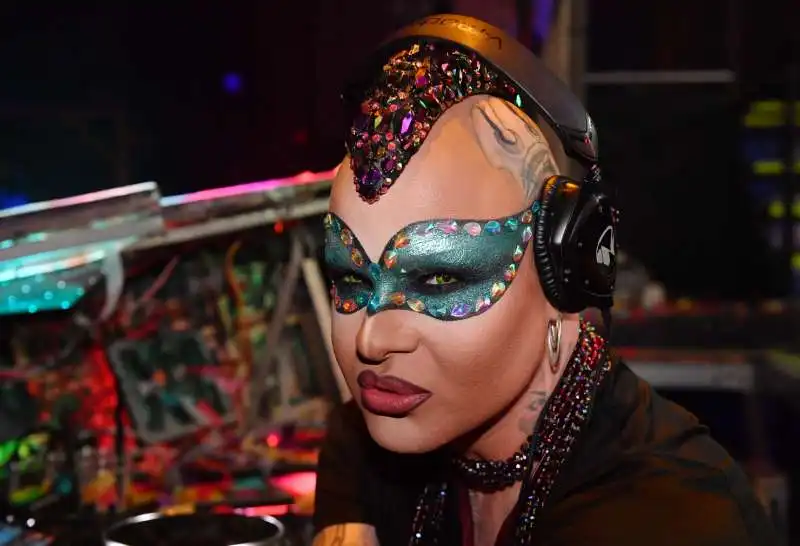 nina flowers dj (3)