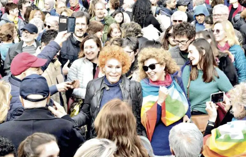 ORNELLA VANONI ALLA MANIFESTAZIONE CONTRO IL RAZZISMO A MILANO