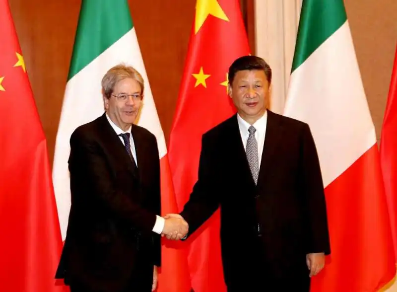 paolo gentiloni con xi jinping al forum per la via della seta 3