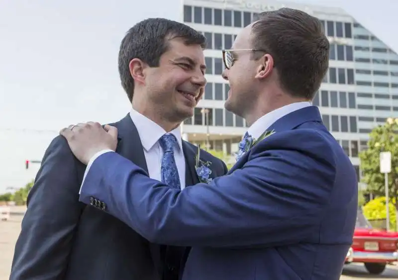 pete e il marito  chasten buttigieg